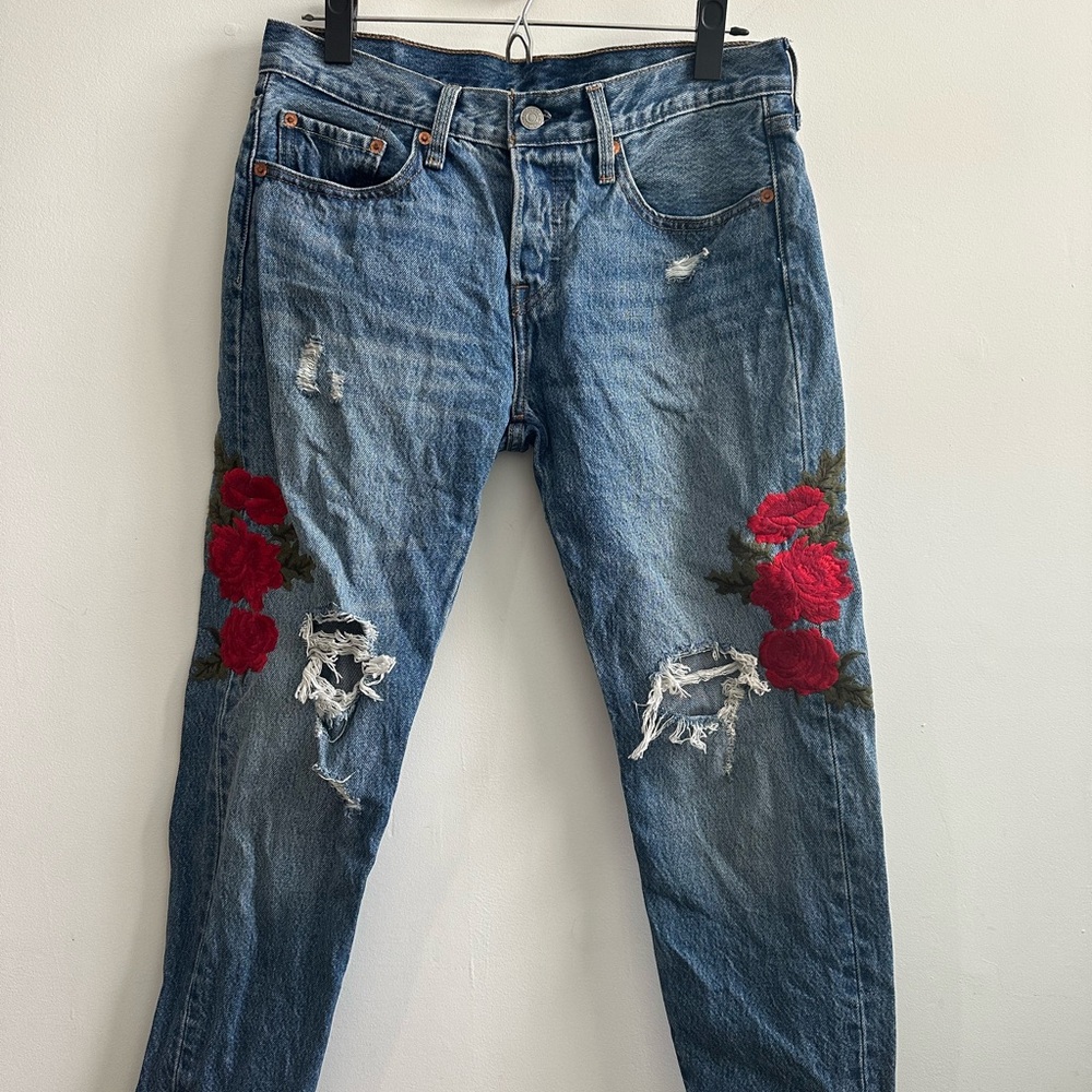 Levi’s 501 Cropped Rose Embroidered Distressed Women’s Jeans W27, L26